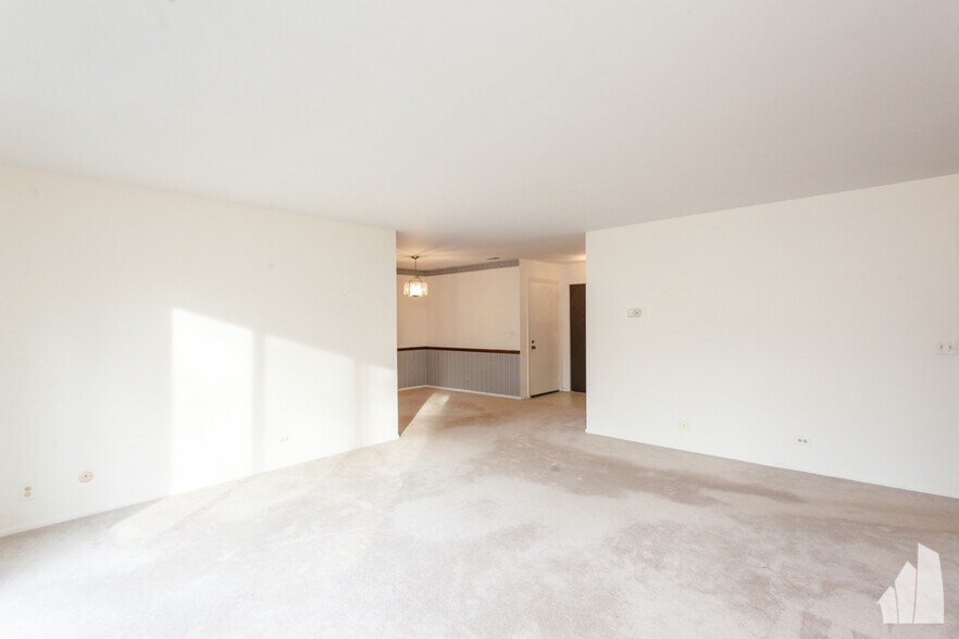 Building Photo - 2630 Northampton Dr