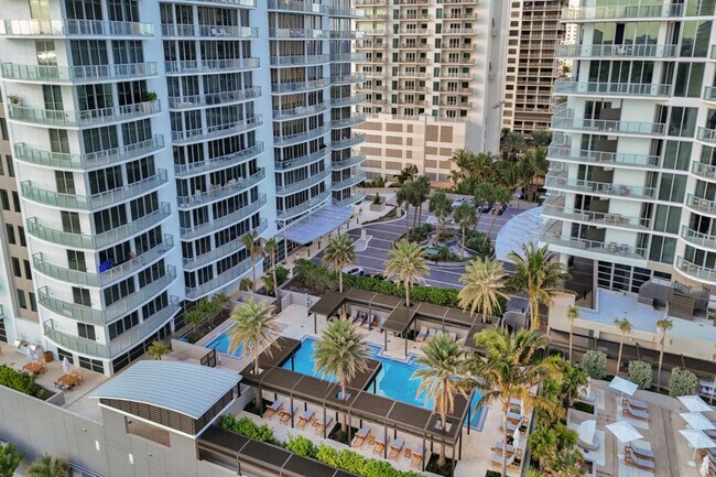 Building Photo - 3100 N Ocean Dr