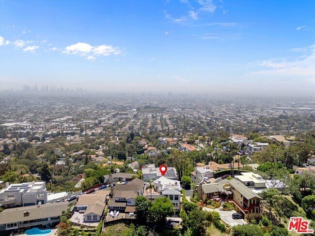 Building Photo - 2700 Glendower Ave