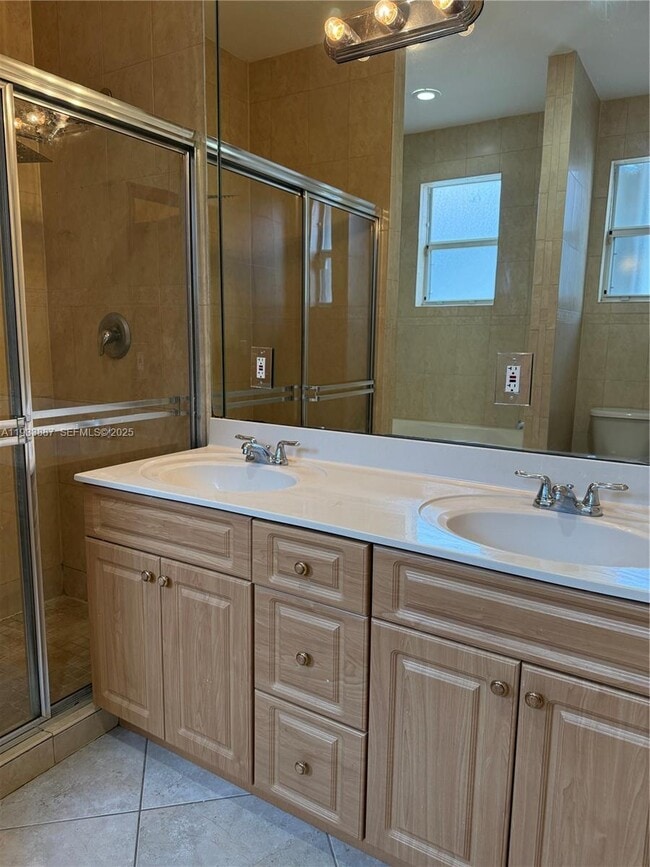 Building Photo - 1055 NE 85th St