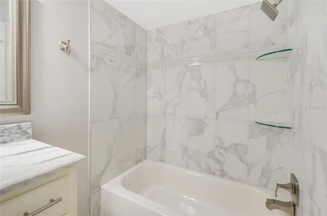 Building Photo - 439 S Netherwood Cres