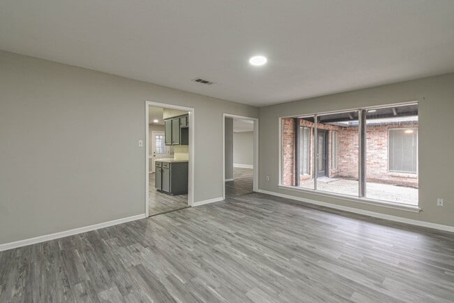 Building Photo - 16911 Summit Oaks Ln