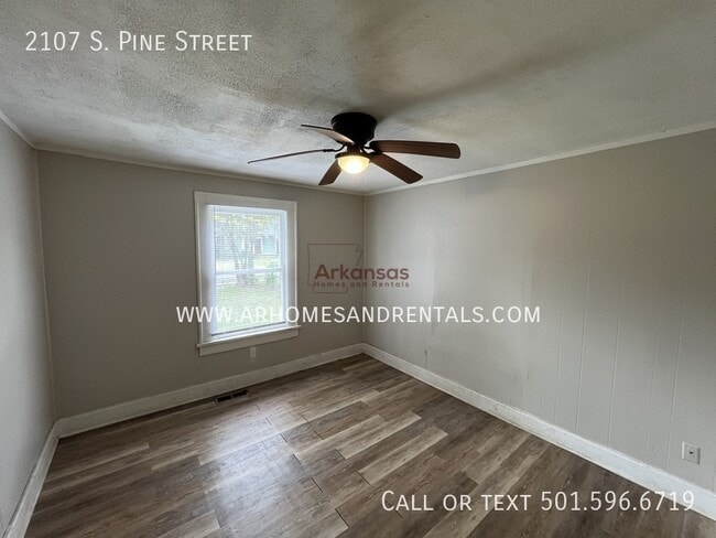 Building Photo - 2107 S Pine St