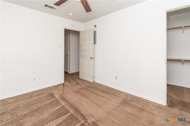 Building Photo - 1703 Cedarhill Dr