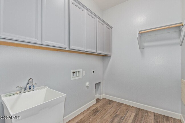 Building Photo - 2072 E Lantana Dr