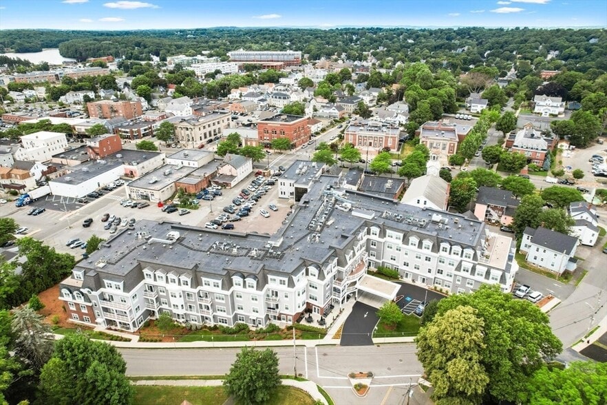 Building Photo - 11 Crescent Hl