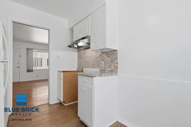 Building Photo - 5642 Laurel Canyon Blvd