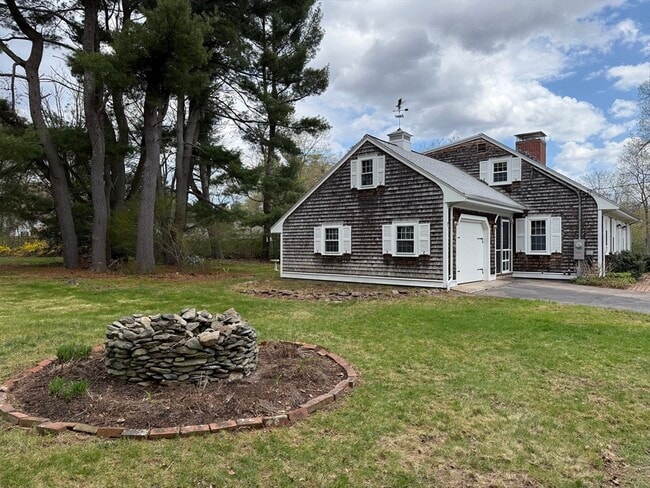 Building Photo - 3 Crescent St