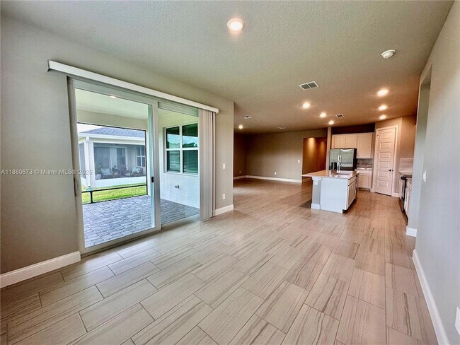 Building Photo - 9035 Dahlia Cir
