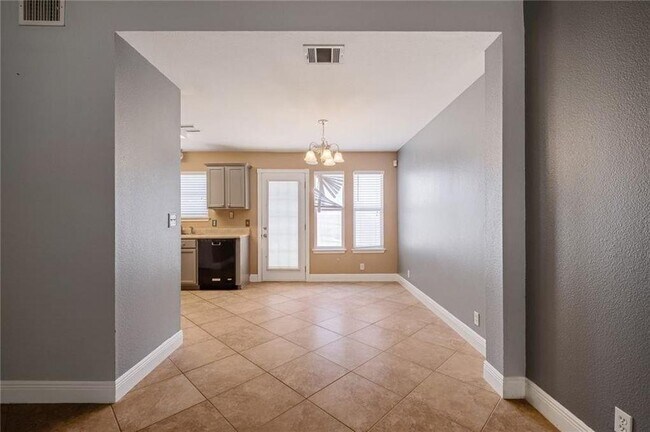 Building Photo - 1709 Royal Ascot Dr