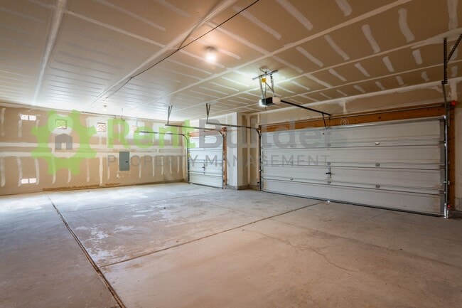 Building Photo - Sign an 18 month lease by the end of Octob...