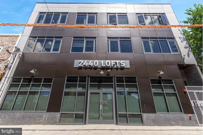 Building Photo - 2440 Kensington Ave