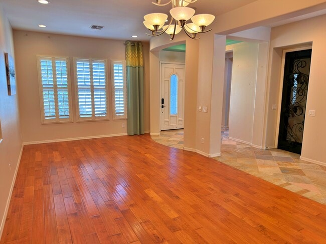 Building Photo - 737 E Charlevoix Ave