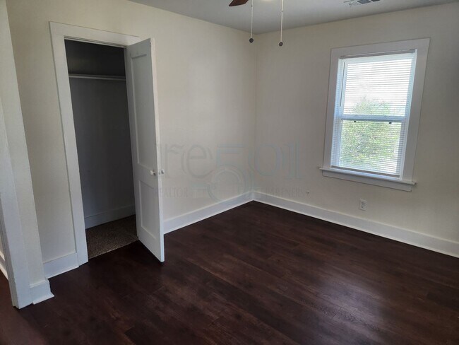 Building Photo - *Availabe Soon* Completely Remodeled Home!