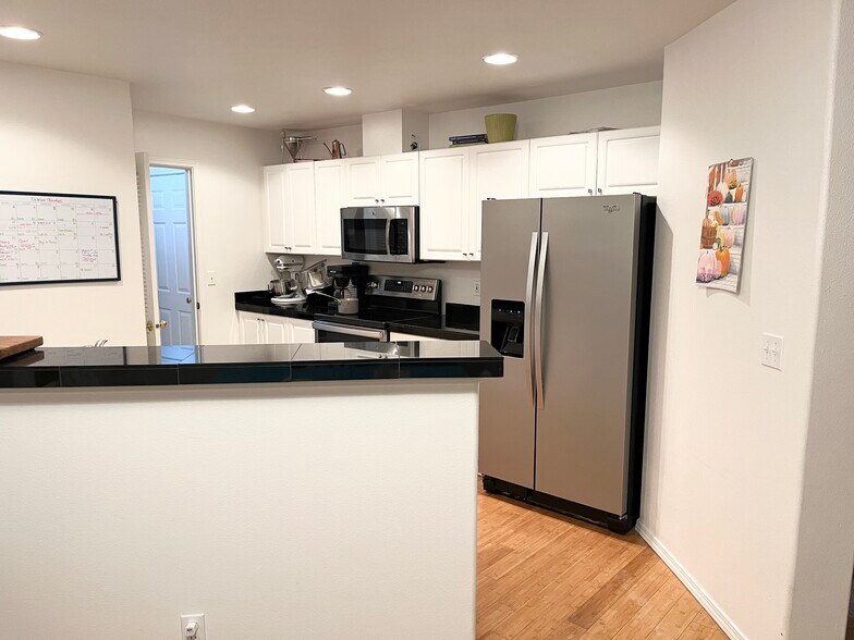 Kitchen with all new appliances - 1552 SE Ripplewood Ave