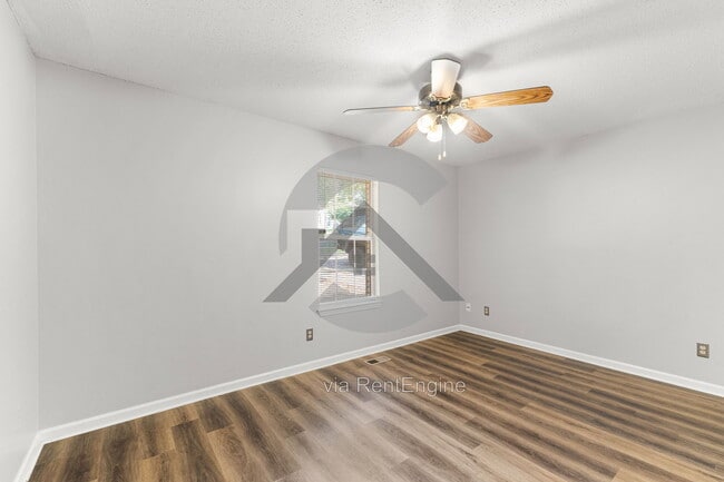 Building Photo - 16 Scarlet Maple Ct