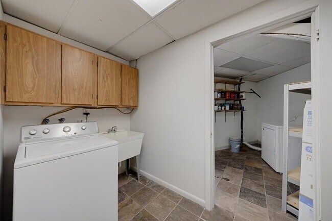Building Photo - 130 Huntcliff Point NE