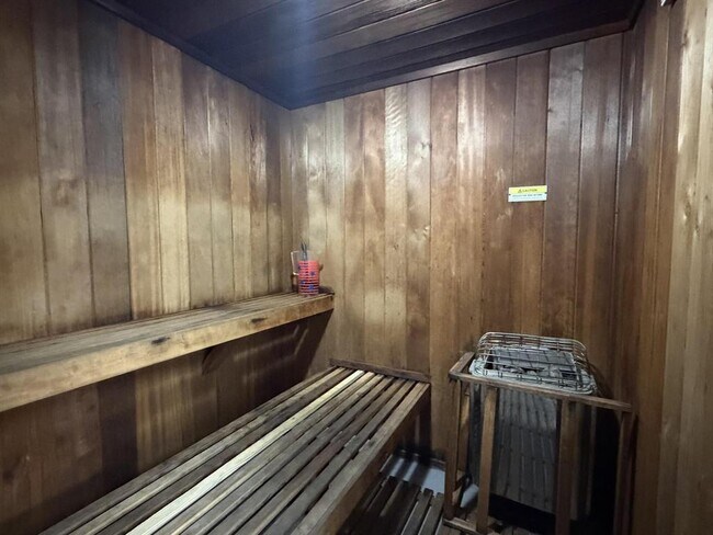 Building Photo - 120 Cypress Club Dr