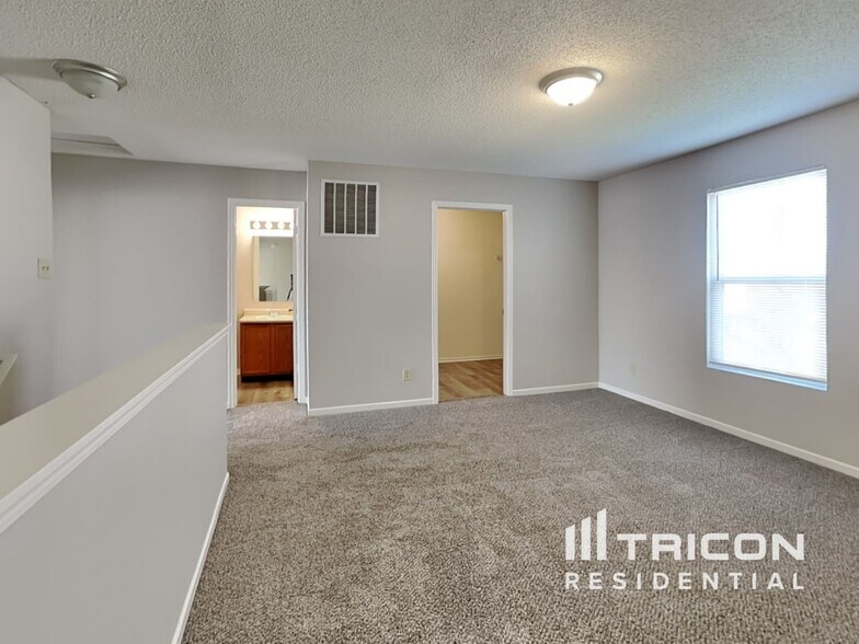 Building Photo - 2168 Olympia Dr