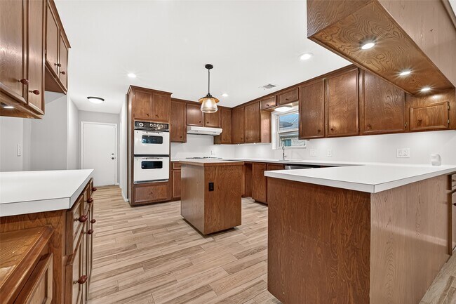 Building Photo - 2103 Winged Foot Dr