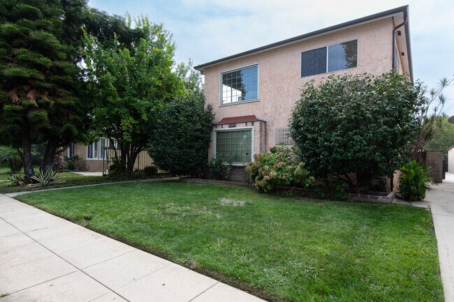 Front Yard - 11648 Chandler Blvd