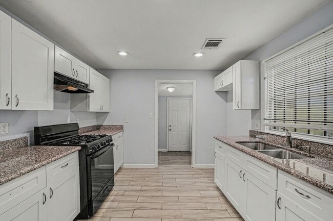 Building Photo - 3107 Altoona St
