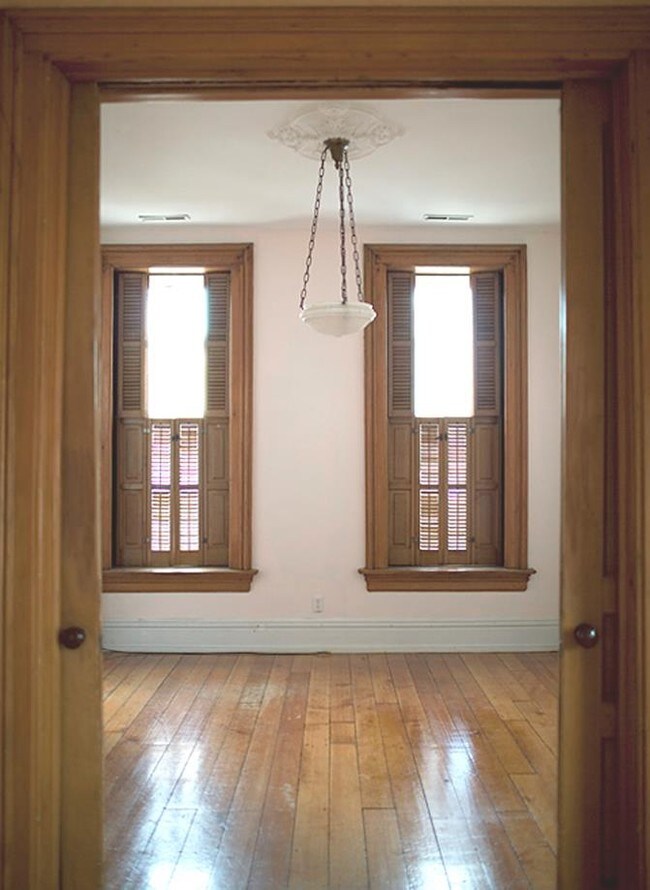 Interior Photo - 2139 W North Ave