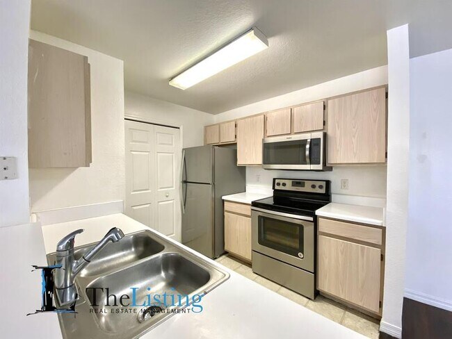 Building Photo - 5459 Vineland Rd