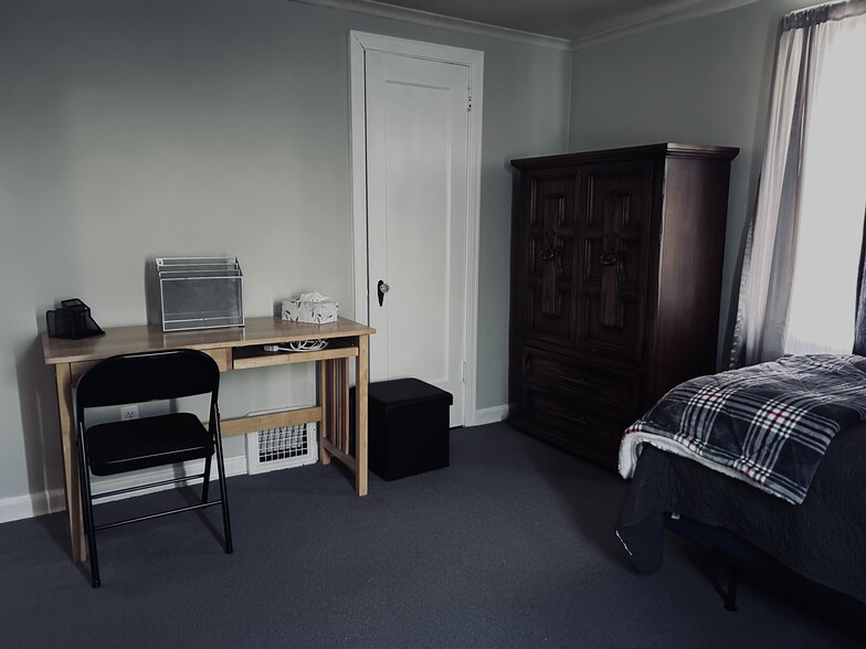 Building Photo - 1112 Front St