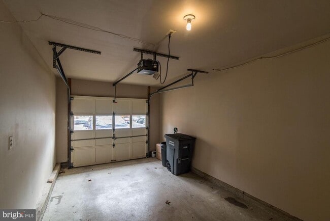 Building Photo - 2106 Patty Ln