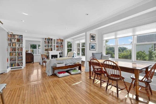 Building Photo - 25 Soundview Ave