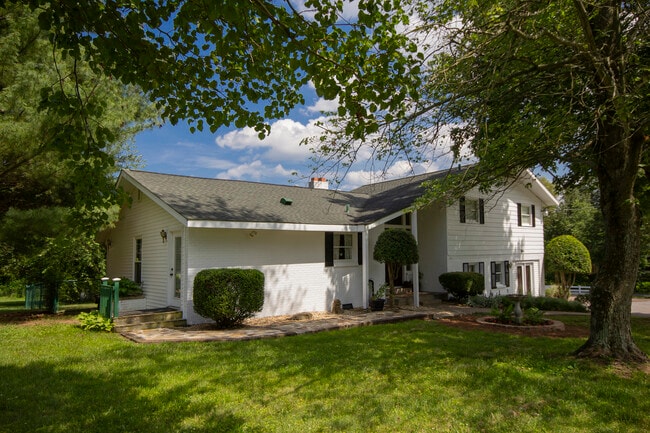 Building Photo - 2500 Holt Rd