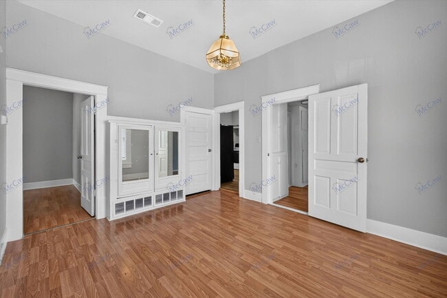 Building Photo - 419 N Grand Ave