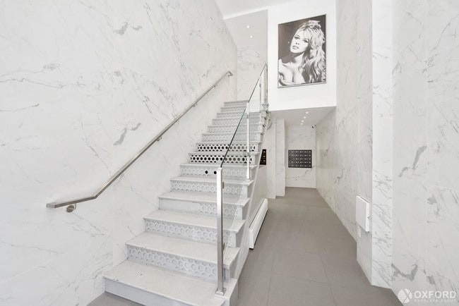 Building Photo - 220 Park Avenue South