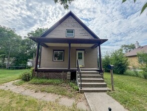 Building Photo - 609 N Edmunds- 3 bedroom, 1.5 bathroom house with a large garage, off street parking and central AC.