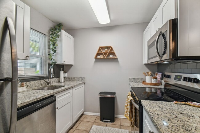 Building Photo - The Monroe of SOHO Hyde Park