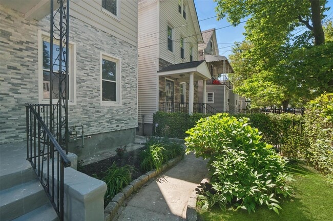 Building Photo - 419 S 7th Ave
