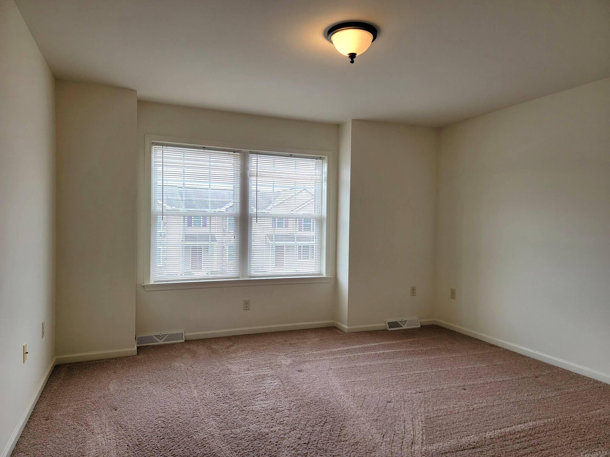 Building Photo - 227 Limestone Dr