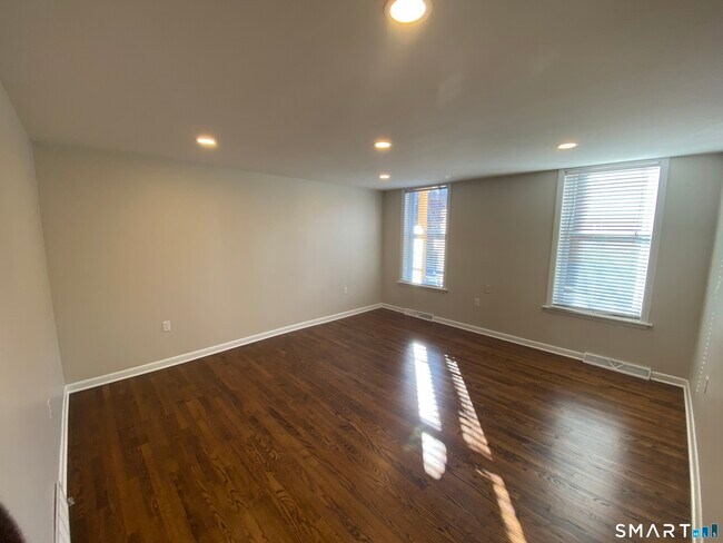 Building Photo - 63 Warren St