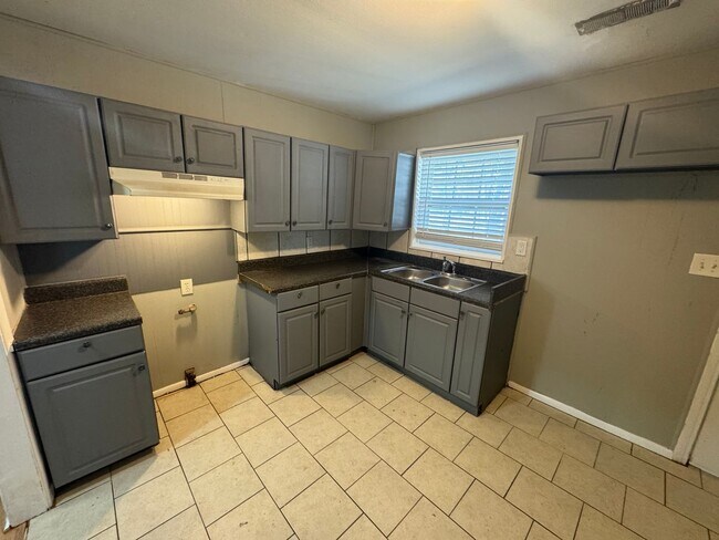 Building Photo - Birmingham/ Midfield