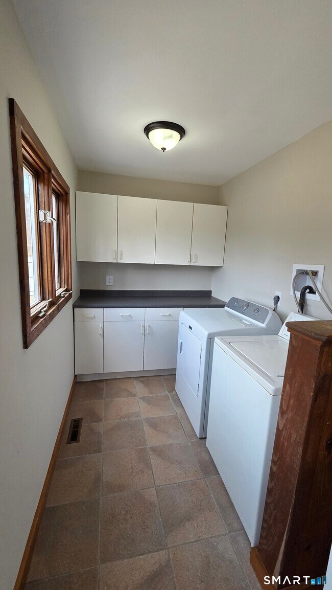 Building Photo - 5 Morris Rd