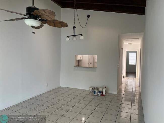 Building Photo - 5517 SW 24th Ave