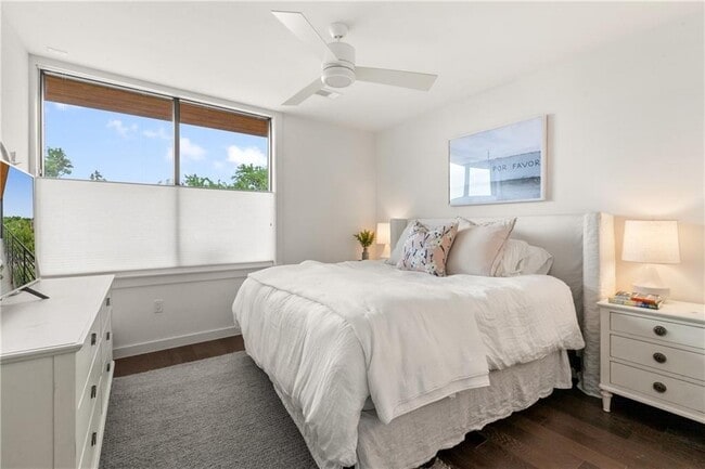 Building Photo - 900 S 1st St