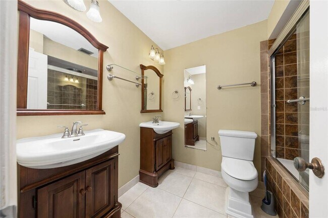 Building Photo - 1412 Oak Pl