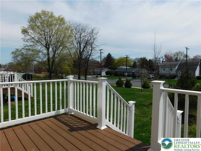 Building Photo - 1674 Best Pl