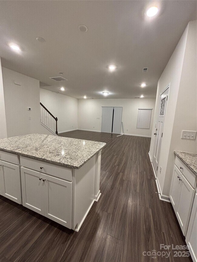 Building Photo - 6043 Rizer Dr