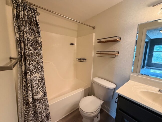 Building Photo - 5712 E Town Dr