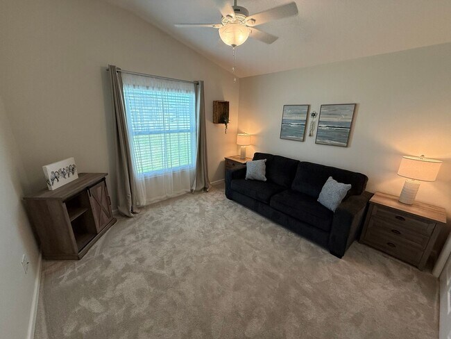 Building Photo - Fully Furnished, 3 Bed, 2 Bath, Turnkey ANNUAL Lease in the Village of Lake Denham