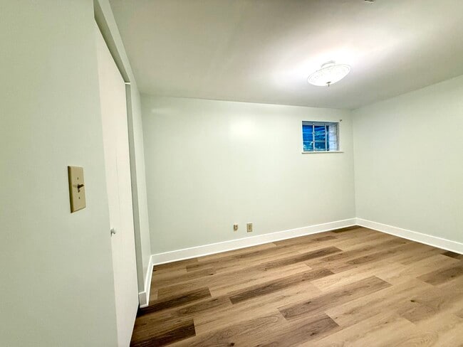 Building Photo - 2449 Carlton Dr