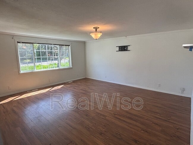 Building Photo - 1296 NW Keasey St